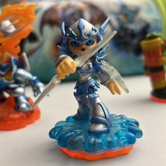 Skylanders Giants Triple Pack - Ignitor, Chill, and Zook - Picture 4 of 11